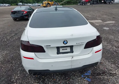 2015 BMW 528I xDrive z USA, uszkodzony, nr VIN WBA5A7C58FD627322